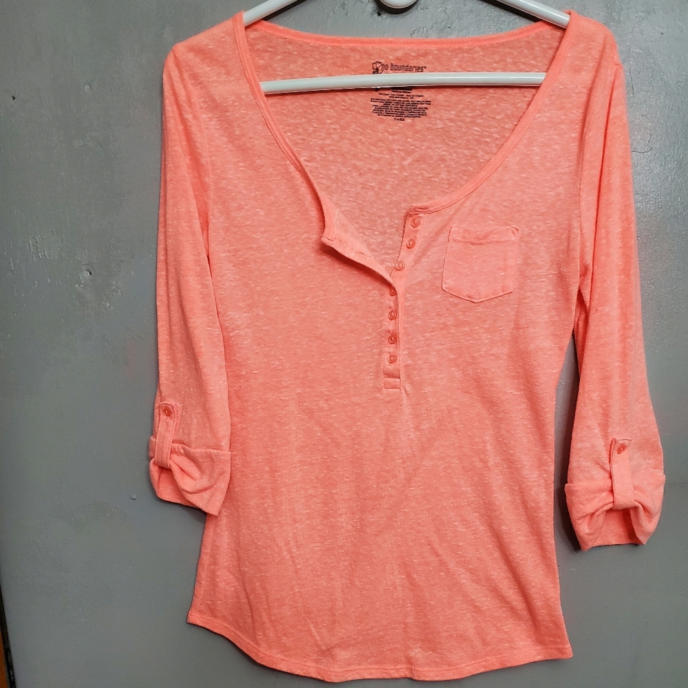 Cute 3/4 sleeve pull over t-shirt